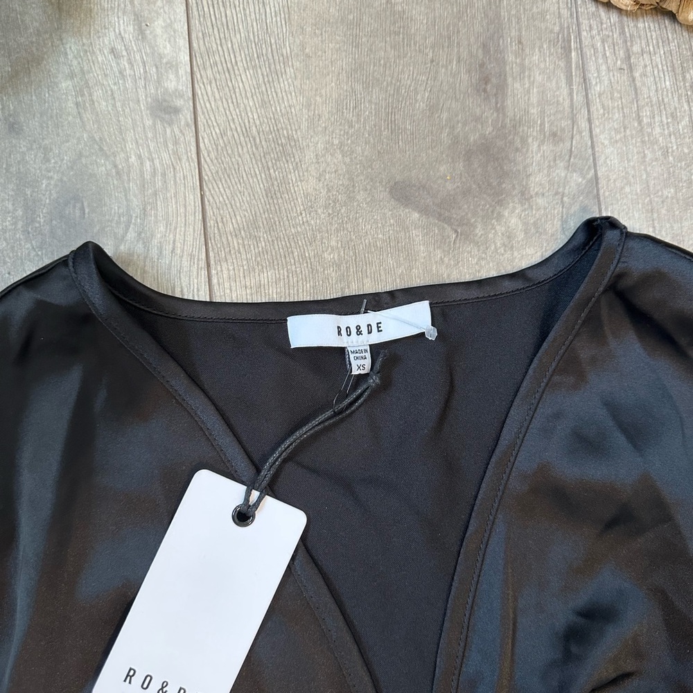 New Anthropologie Ro & De Women’s Cropped Elegant Black Satin Blouse - Picture 8 of 11